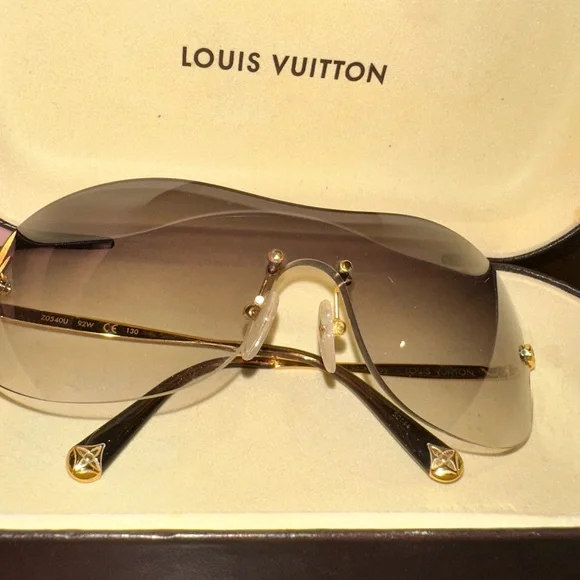 Louis Vuitton | Accessories | Louis Vuitton Black And Gold  display picture 1